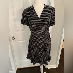Banana Republic Black and White Patterned Midi Dress Wrap style flutter sleeves